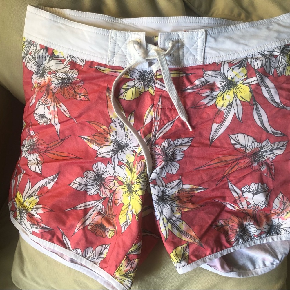 Quiet storm board shorts, size 7 juniors